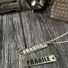 메종 마르지엘라 FRAGILE 로고 네크리스 목걸이